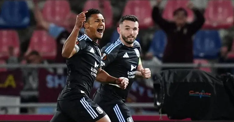 গোল করার পর উচ্ছ্বাস অ্যাস্টন ভিলার খেলোয়াড়